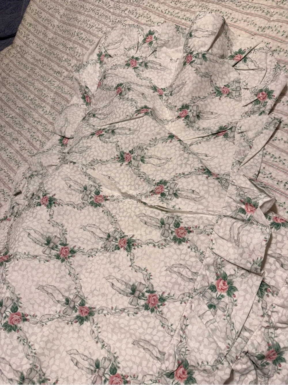 Vintage Floral Ribbon king comforter with bows set with two shams